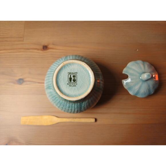 Vintage Thai Siam Celadon Crackle Glaze Jar with Lid & Spoon - Picture 6 of 7